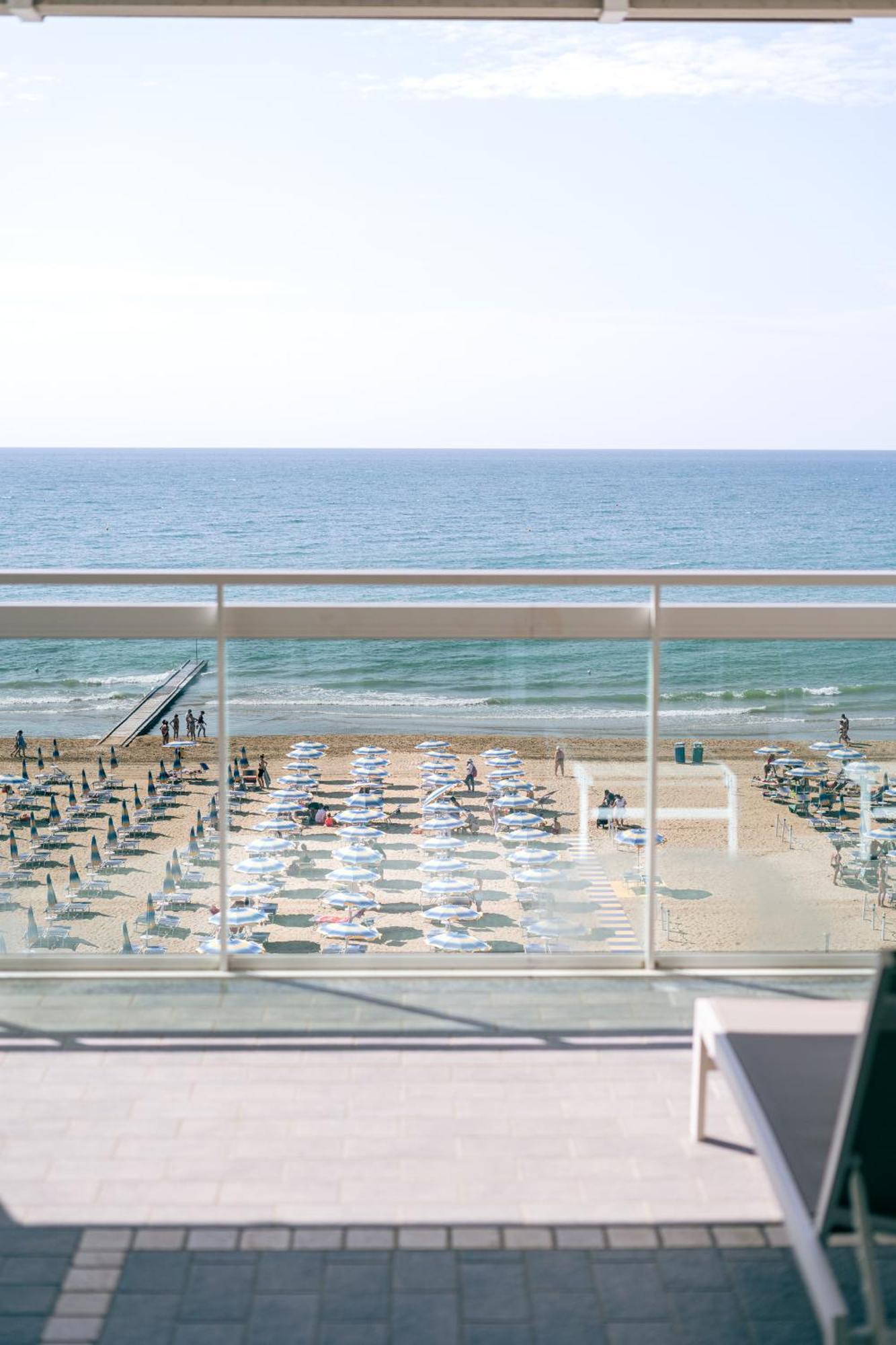 Hotel Orizzonte Лидо-ди-Езоло Экстерьер фото
