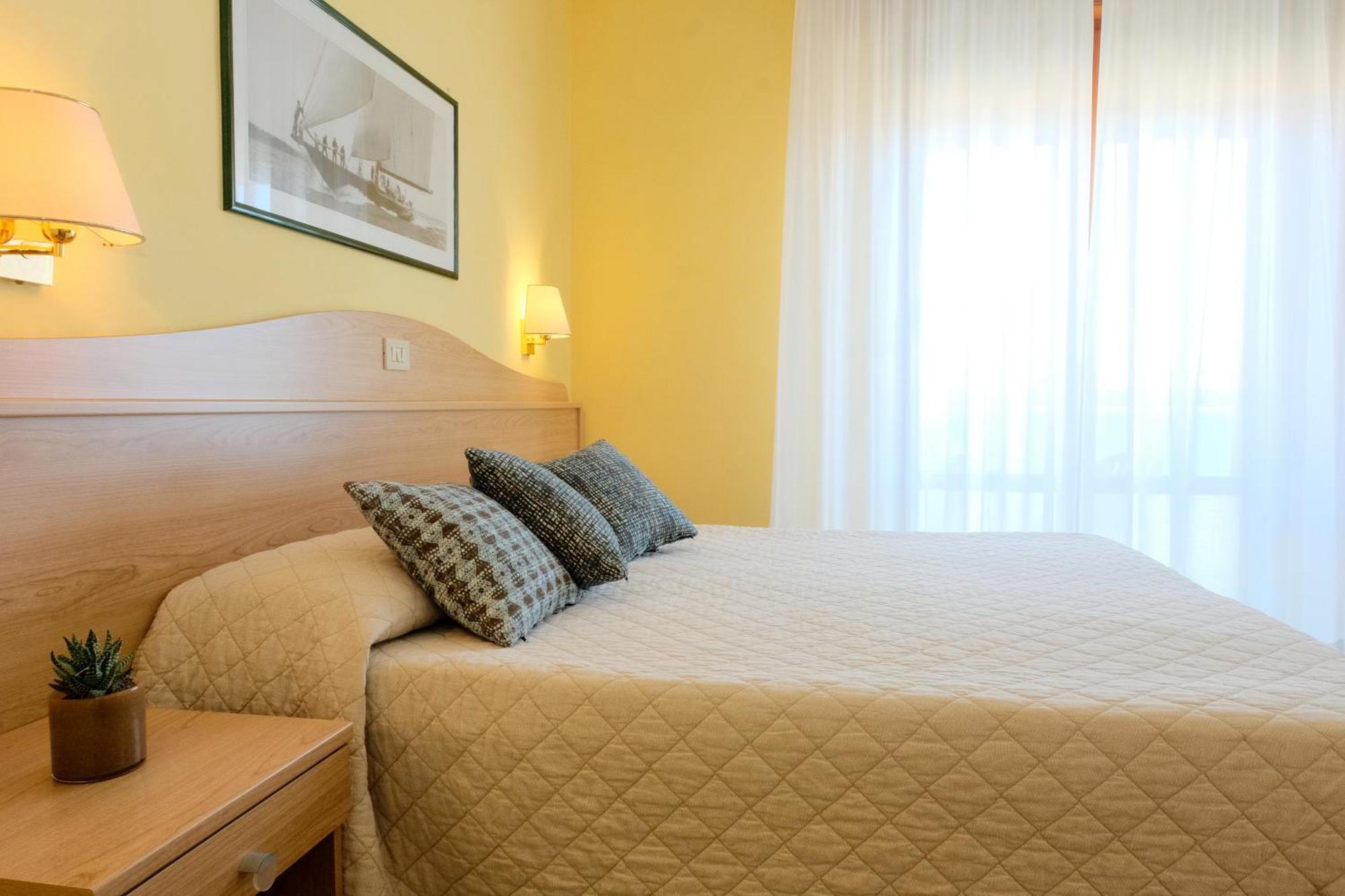 Hotel Orizzonte Лидо-ди-Езоло Номер фото