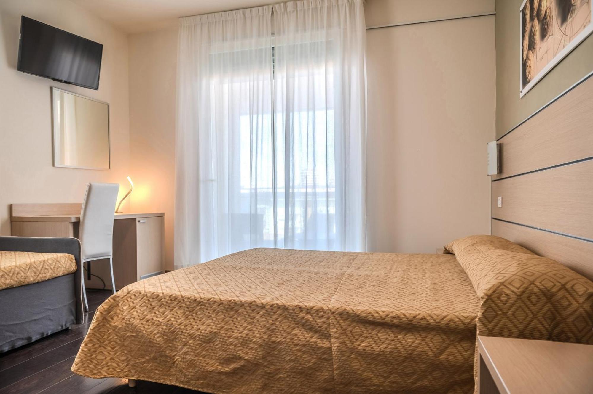 Hotel Orizzonte Лидо-ди-Езоло Номер фото