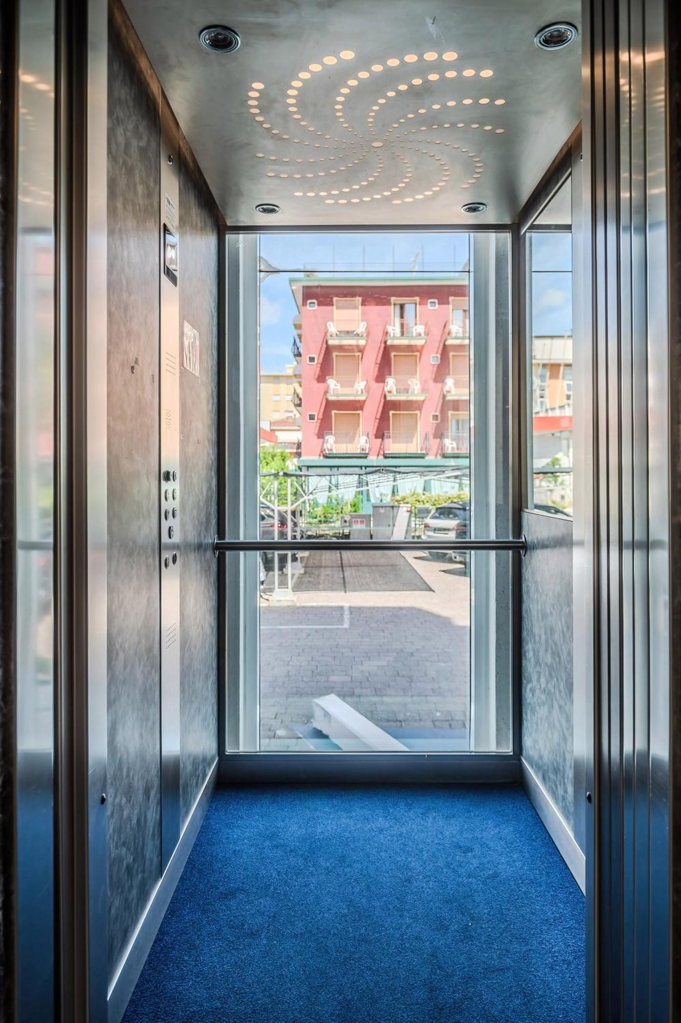 Hotel Orizzonte Лидо-ди-Езоло Экстерьер фото